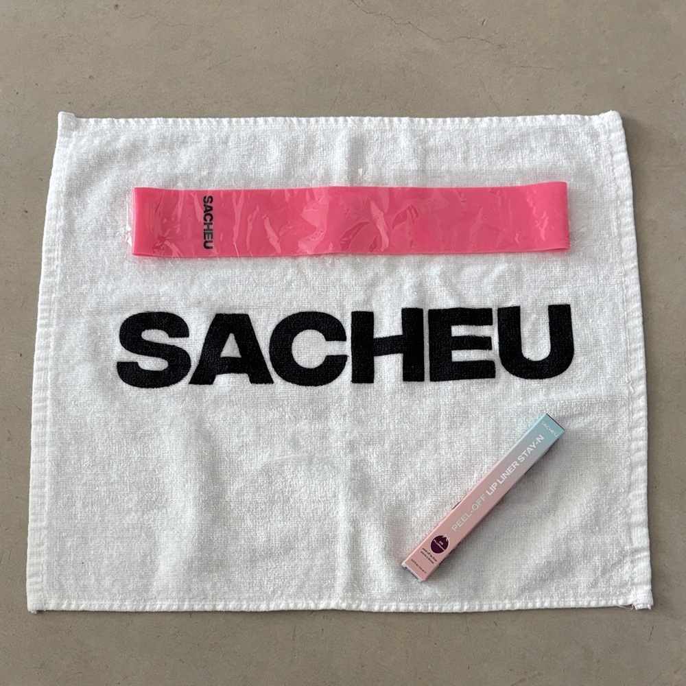 New Sacheu Bundle: Peel Off Stay-N Lip Liner, Sacheu resistance band & towel